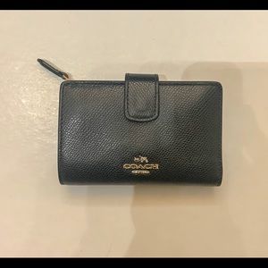 Coach Leather Wallet (BLK w/ Gold Metal)
